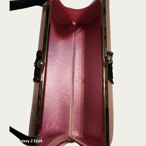 Elegant Pink Kisslock Clutch with Black Lace Trim - Picture 10 of 13